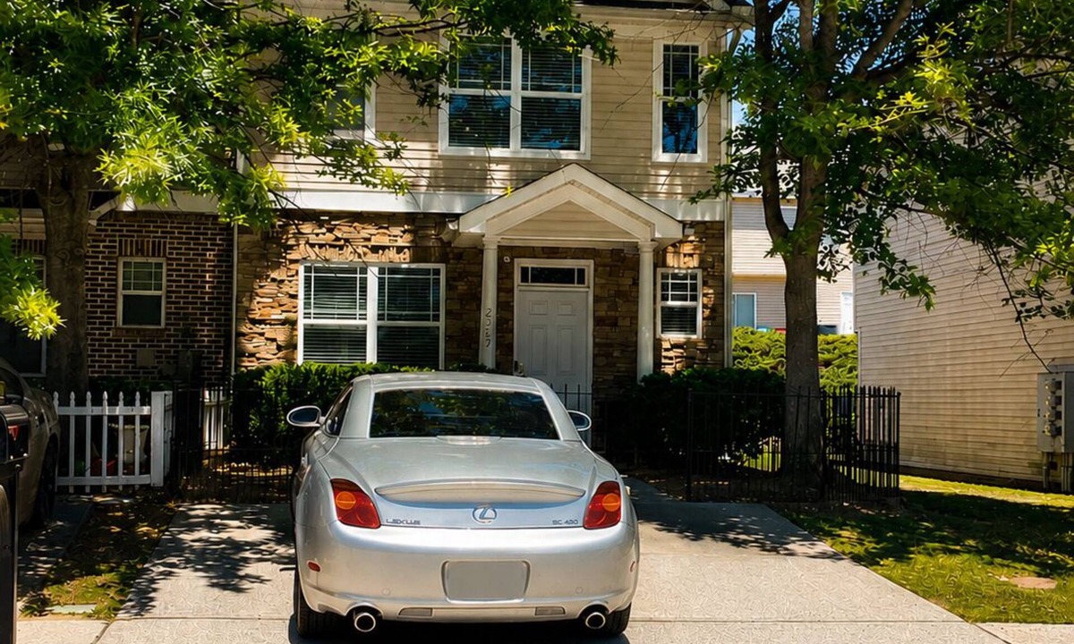 Riverdale House | Home Near Atlanta Airport, Camp Creek, Shopping & Dining