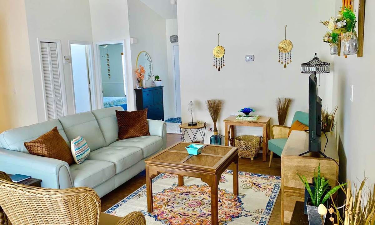 Mill Run House | Home near Theme Parks, Airports, Lakes, Shops, Etc.