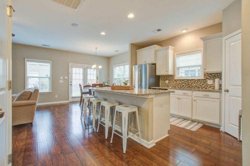 Charleston Villa | Home Sweet Home in Charleston! 3BR full amenities