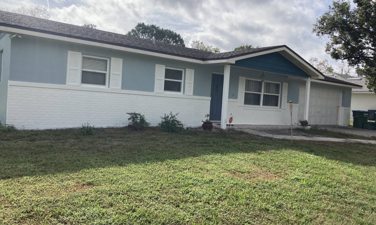 Deltona Lakes House | Home w/golf course access & nature trails!