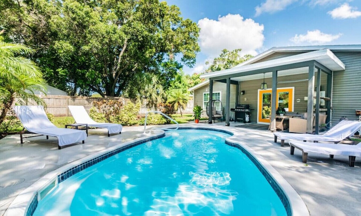 Largo House | Home w/heated pool 10 mins to Clearwater Beach!