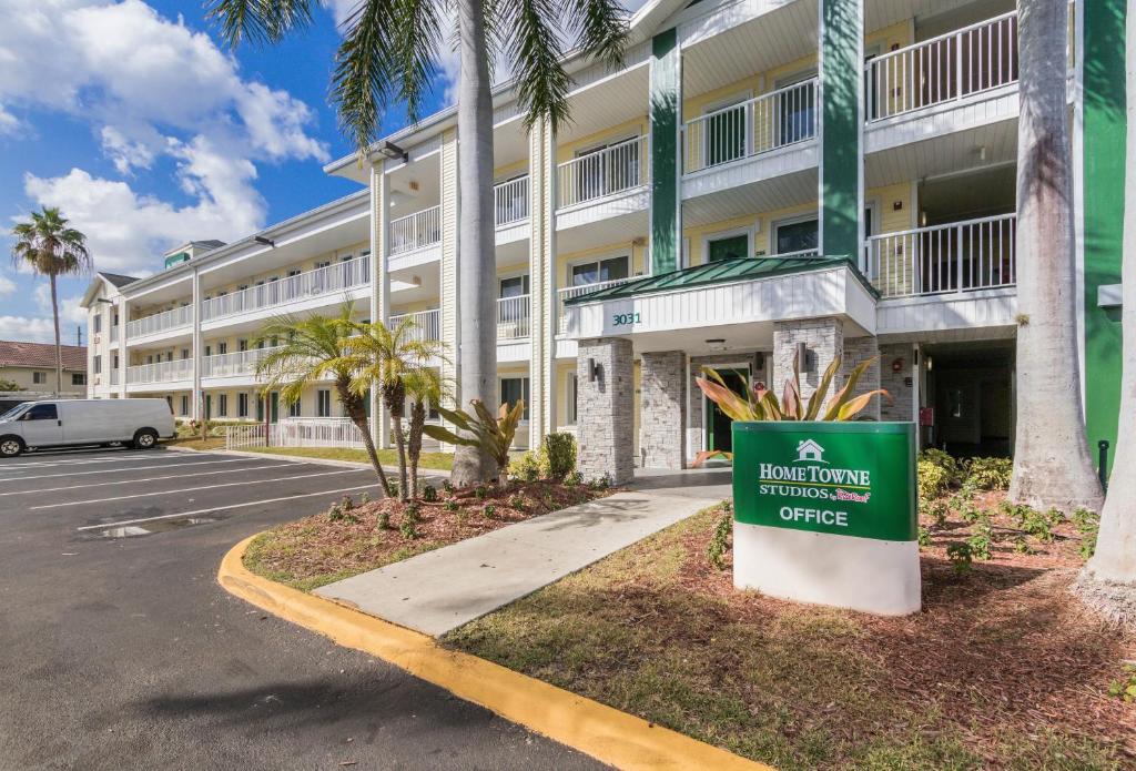 Survey Creek Hotel | HomeTowne Studios by Red Roof Fort Lauderdale