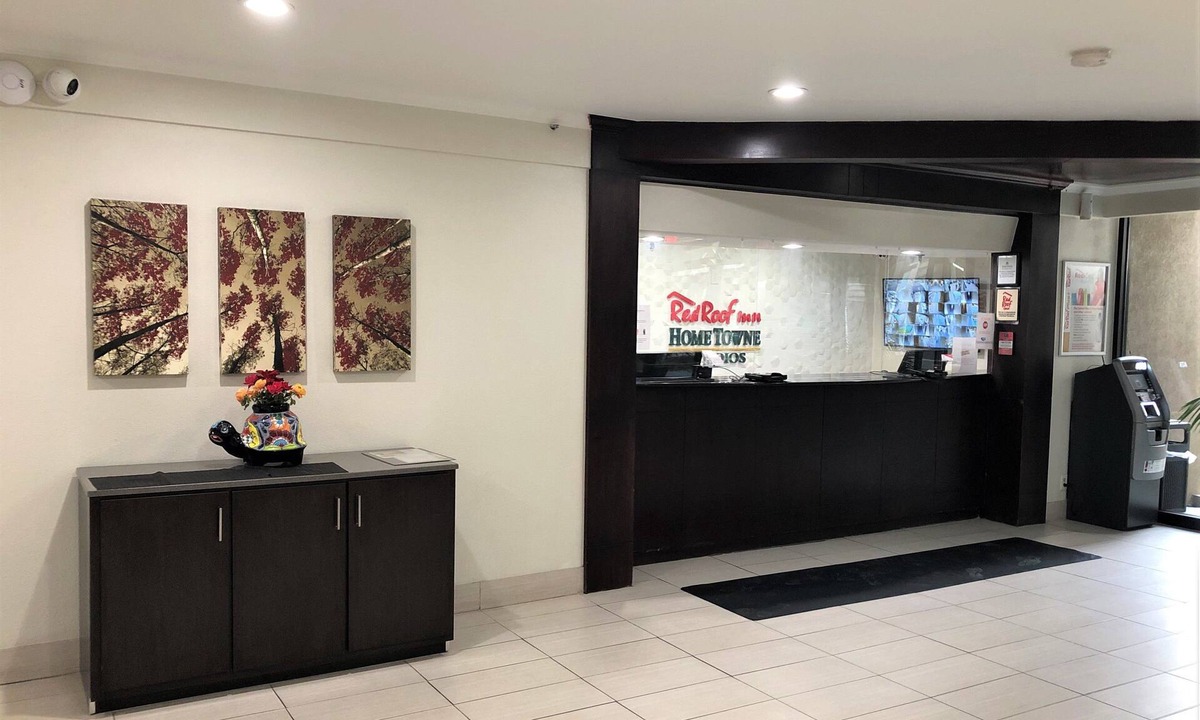 Bordentown Hotel | HomeTowne Studios by Red Roof Bordentown - McGuire AFB