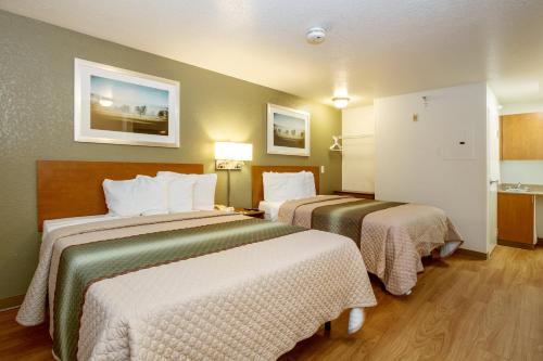 Maple Shade Hotel | HomeTowne Studios by Red Roof Philadelphia - Mt Laurel-Maple Shade, NJ