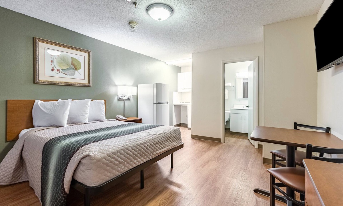 Norcross Hotel | HomeTowne Studios by Red Roof Atlanta - Norcross South