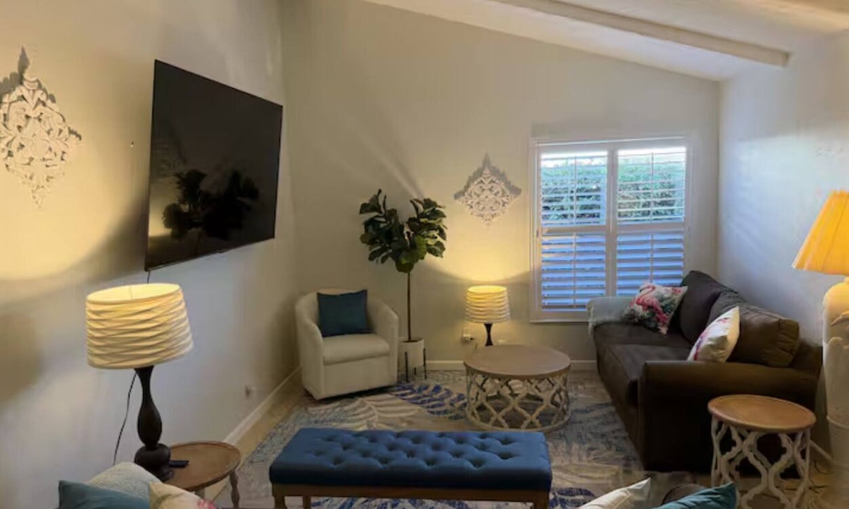 Central Naples House | Homey oasis with heated pool 5 minutes from beach