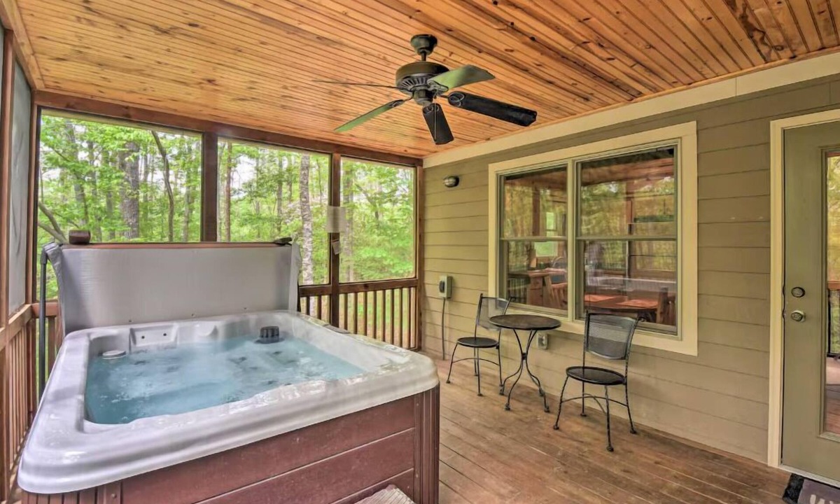 Helen Cabin | Hot Tub! Close to Helen, Hiking & Wineries!