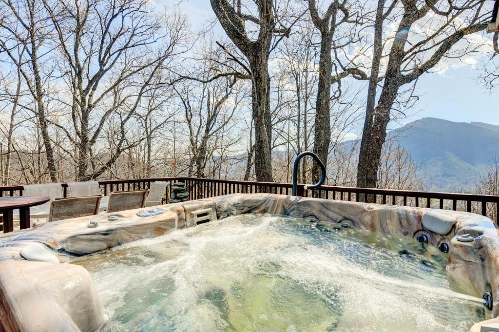 Maggie Valley House | Hot Tub, Decks & More! Serene Maggie Valley Home