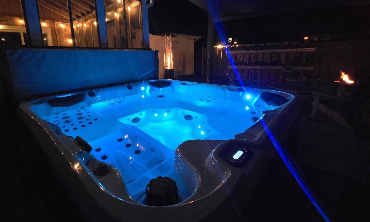 Villas Cottage | Hot Tub Fenced Yard Bayview Sunsets Fire Pit Bayview Sunset