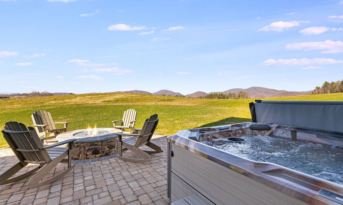 Hendersonville House | Hot Tub, Fire Pit & Mountain Views | Near Hendersonville + Biltmore Pass