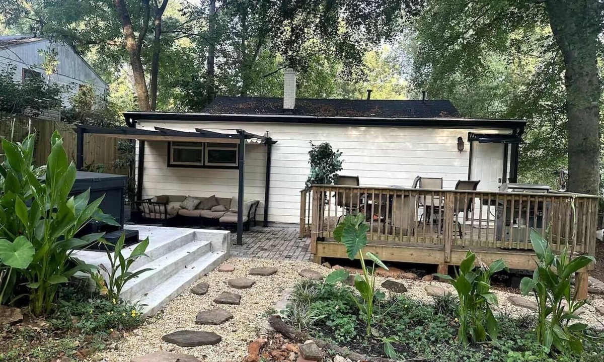 Atlanta House | Hot Tub, Fire Pit & Yard | 15 Min to Downtown