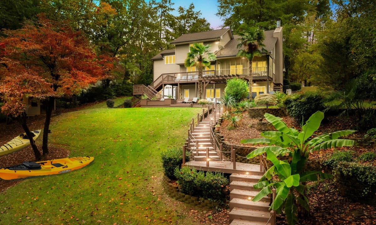 Mount Mourne House | Hot Tub, Gameroom, Outdoor Kitchen & Lakeside!