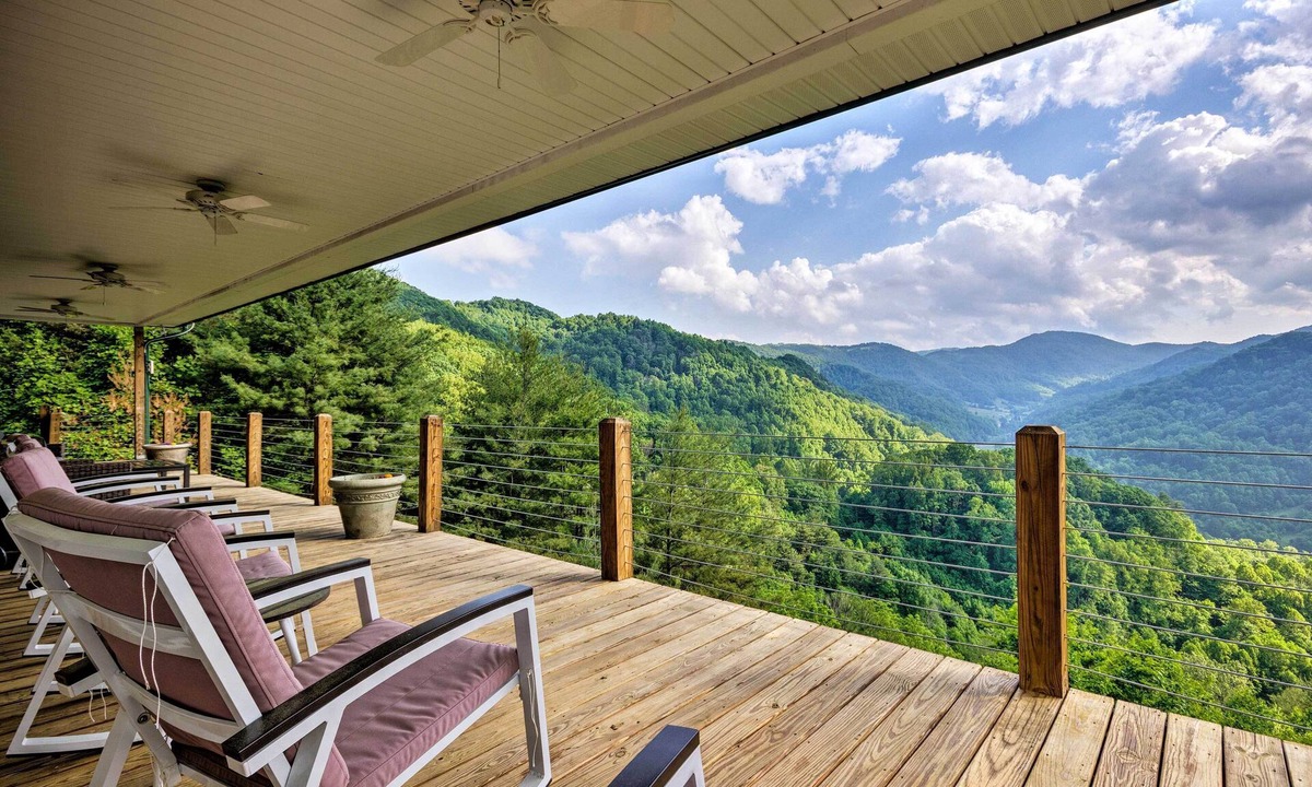 Marshall House | Hot Tub & Mtn Views: Private Blue Ridge Retreat