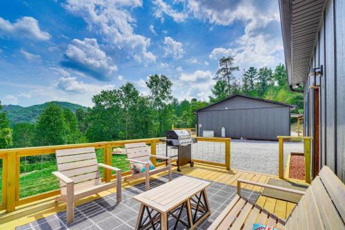 Unaka House | Hot Tub & Mtn Views: Pet-Friendly Englewood Cabin