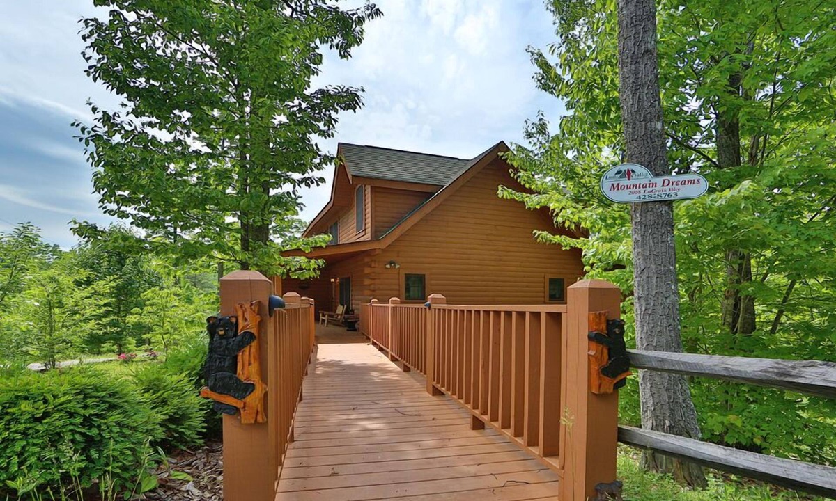 Sevierville Cabin | Hot Tub, Pool Table, Private Deck, Pool Access, Fishing, Putt Putt, Tennis
