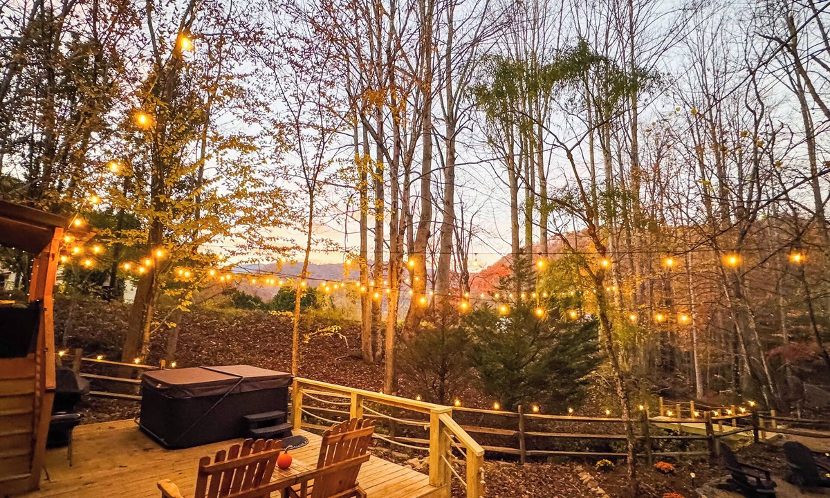 Maggie Valley Cottage | Hot Tub & Stone Fire Pit: Smoky Mountain Oasis!