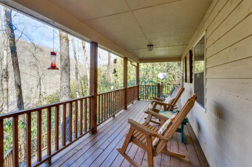 Topton House | Hot Tub & Streamside Bliss! Topton Mtn Haven