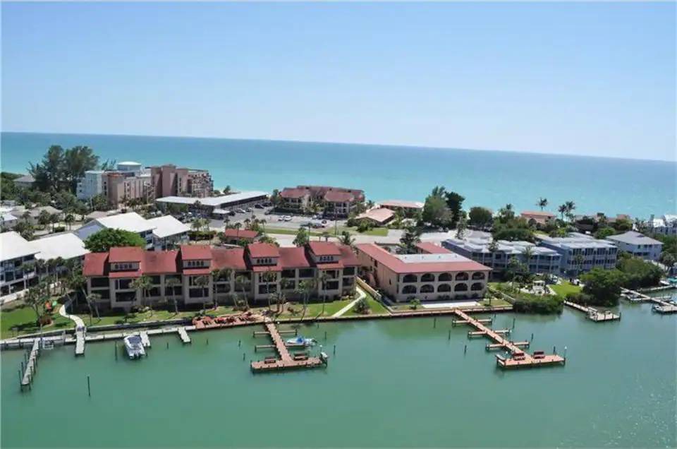 Englewood House | House ∙ 3 bedrooms ∙ 6 guests