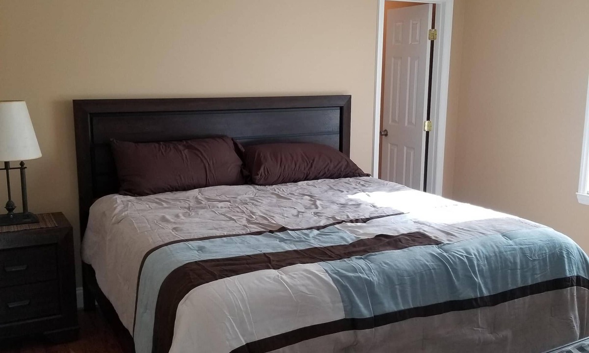 Harwood Lane House | House for Rent
