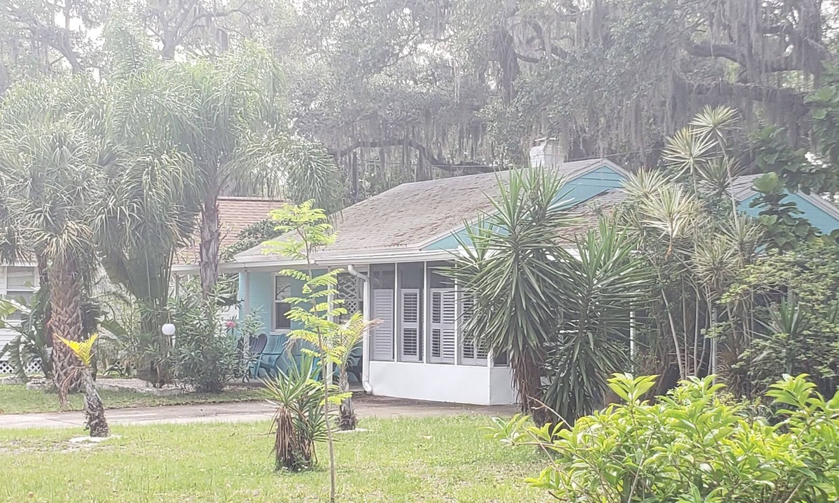 Gulfport House | House, walking distance to shops and beach