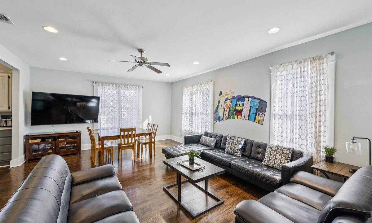 West End House | Huge Duplex Home with 9 bedrooms!