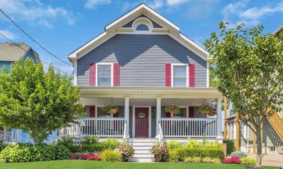 Asbury Park House | Huge Modern 4BR Apt. Porch&Parking, 2 Blks to Bch!