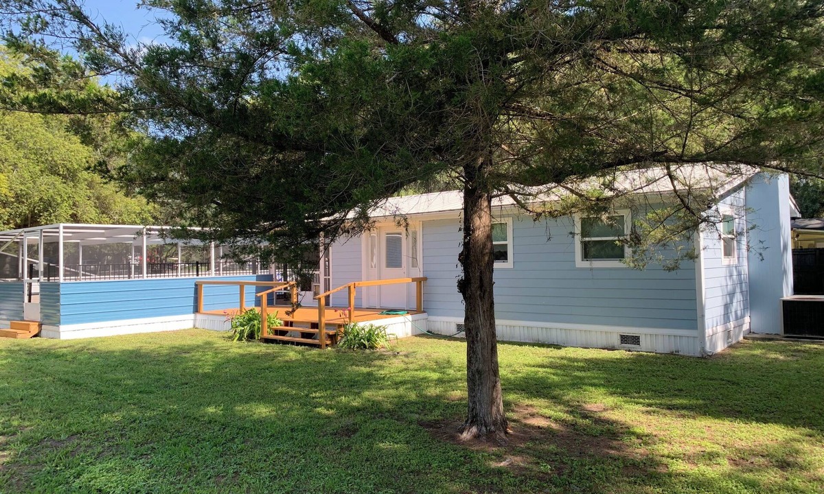 Fort McCoy House | HUNTING & FISHING COTTAGE WITH SCREENED POOL IN THE OCALA NATIONAL FOREST!
