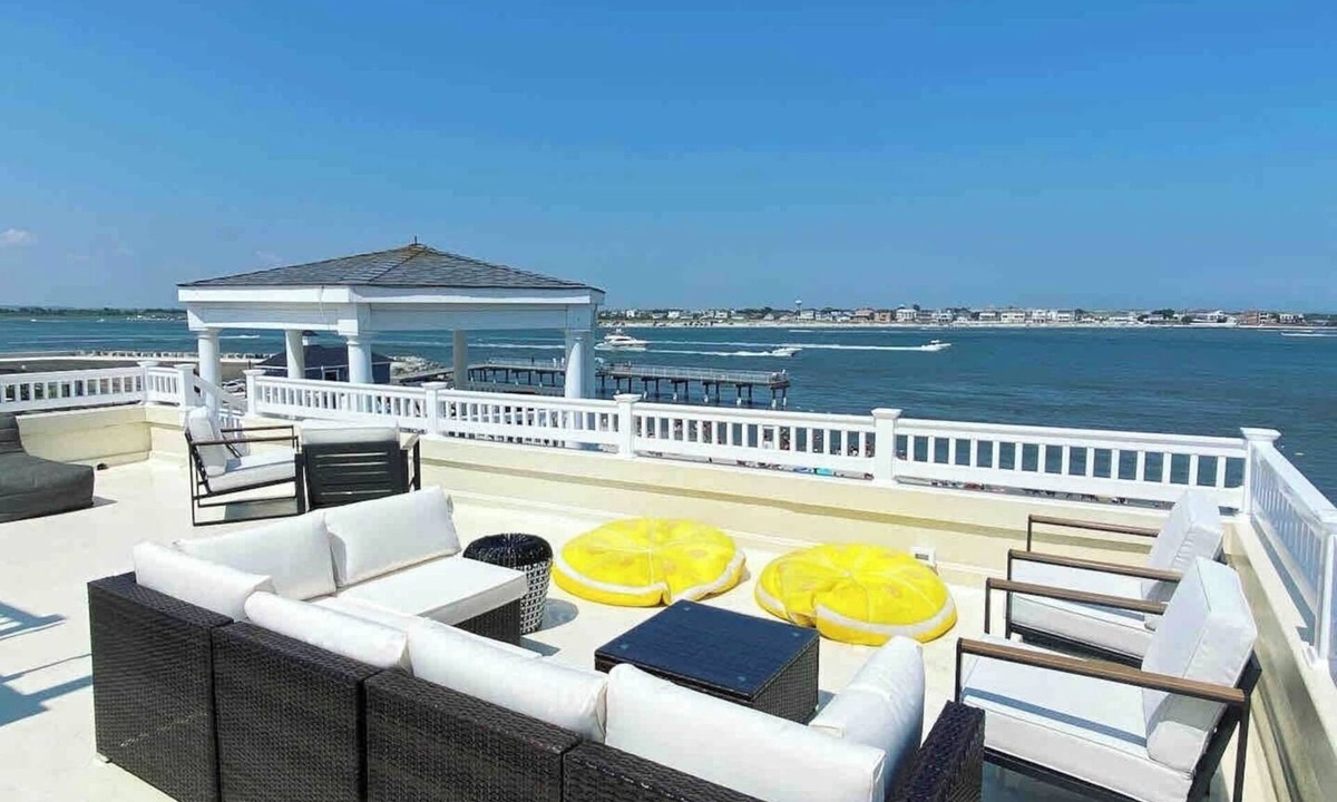 Leeds Point House | Icon Playce: Beachfront with 360 rooftop