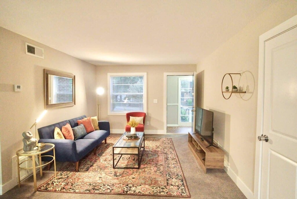 South Tuxedo Park Apartment | ⭐️IDEALISTIC 2BR HOME IN BUCKHEAD SECONDS AWAY FROM WORLD-CLASS SHOPPING AND DIN