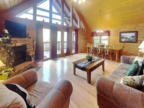 Black Bear Falls House | Idle Days