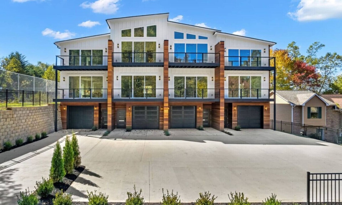 Ashley Oaks Villa | Idlewood Suites ~ 3-Story West Knoxville Suite #1