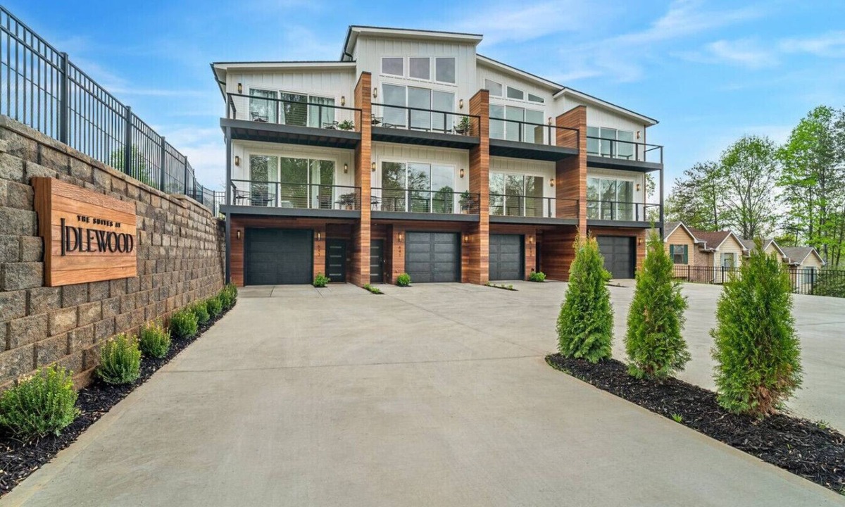 Ashley Oaks Villa | Idlewood Suites ~ 3-Story West Knoxville Suite #2