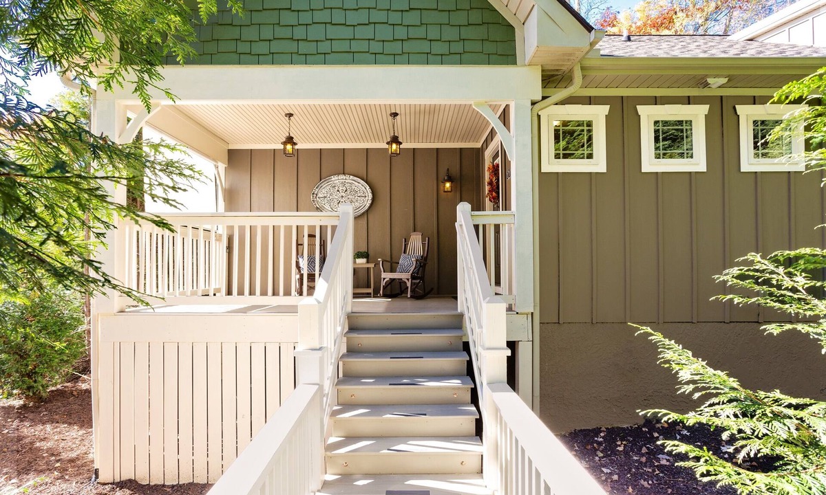 Skyland Cottage | Immaculate Cottage with Hot Tub and Fireplace