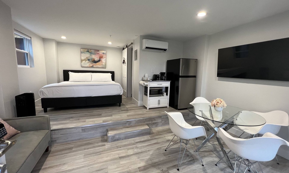 Hendersonville Apartment | In the Tree's Studio @ Skylaranna Resort