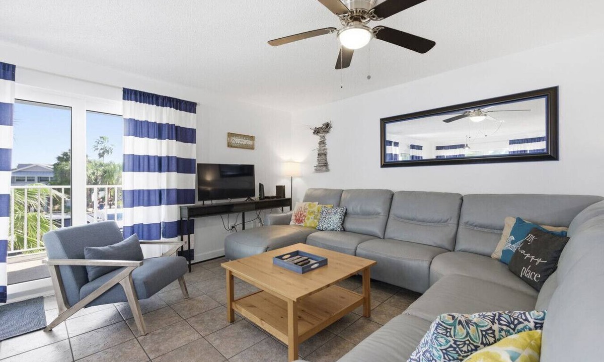 Indian Shores Condo | Incredible 2 bed 2 bath condo by the beach in Indian Shores