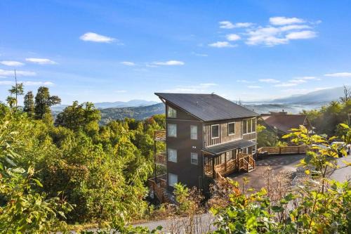 Chalet Village North Ski Chalet | Incredible Mountain Views! Chalet Village Gatlinburg
