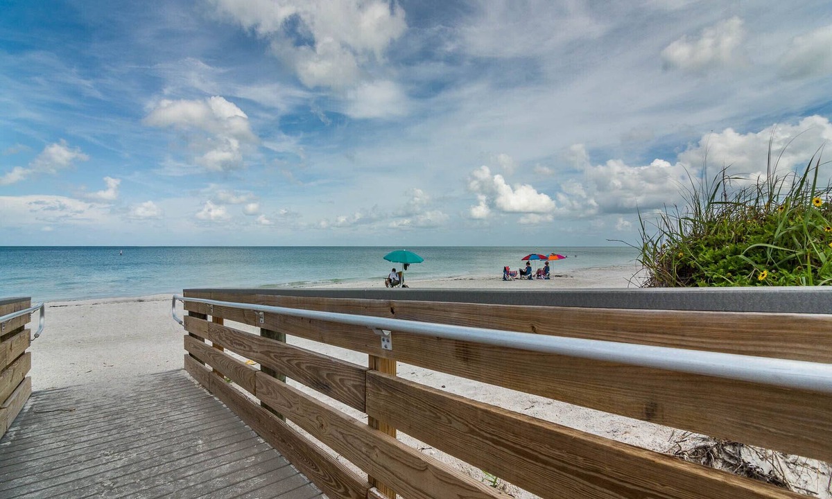 Indian Rocks Beach House | Indian Rocks Beach Living for 6 Guests! Newly Renovated Beach Side Condo!