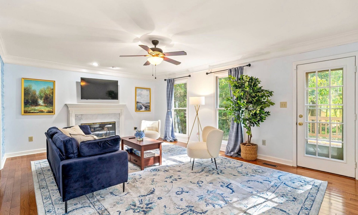Athens House | Indoor Games, Pool Table, 10 min to UGA