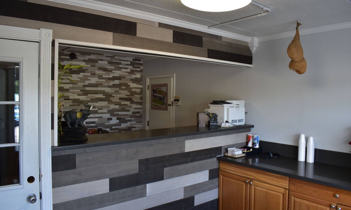 Lenoir City Hotel | Inn Of Lenoir Motor Lodge