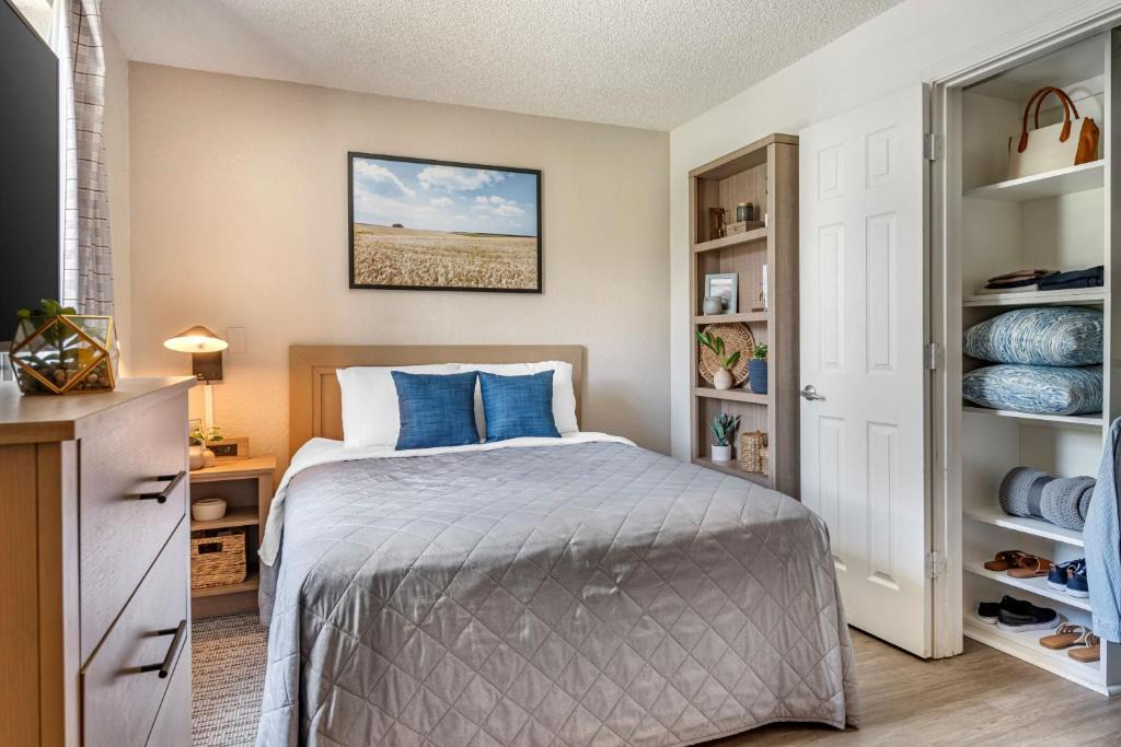 Villas Hotel | InTown Suites Extended Stay Fort Myers FL