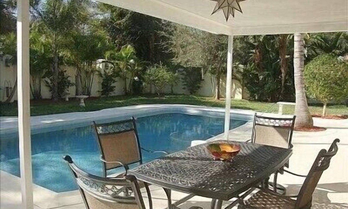 Island Distance Beach Restaurants Shops Parks Marina | Central Beach