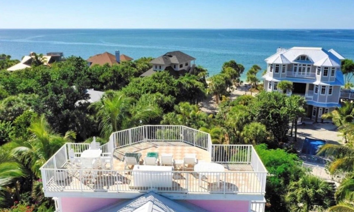 Jose's Hideaway House | Island Queen, Luxury in Paradise, 200ft to Beach