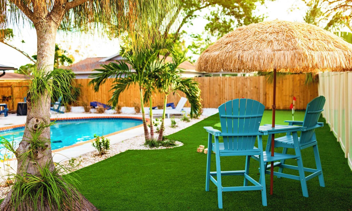 Pine Lakes House | Island Song- Heated saltwater pool, putt putt, games, Anna Maria Island and IMG