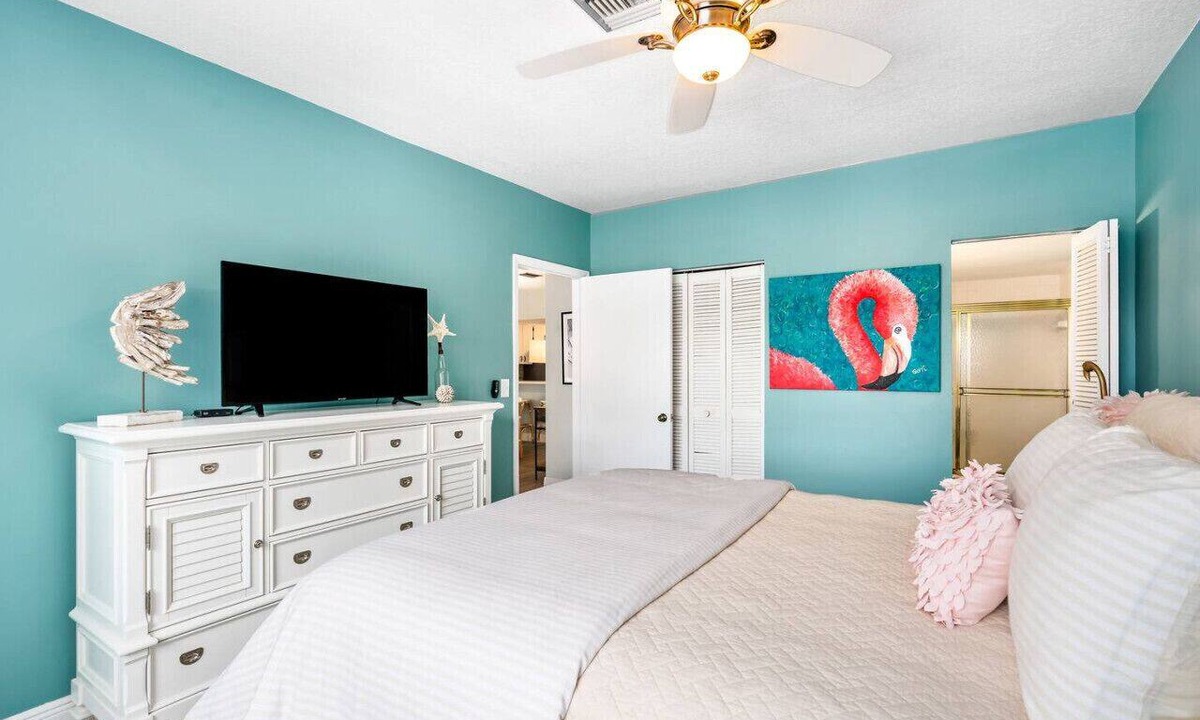 Daytona Beach Condo | Island Time Oasis Pool Walk to Beach & Balcony