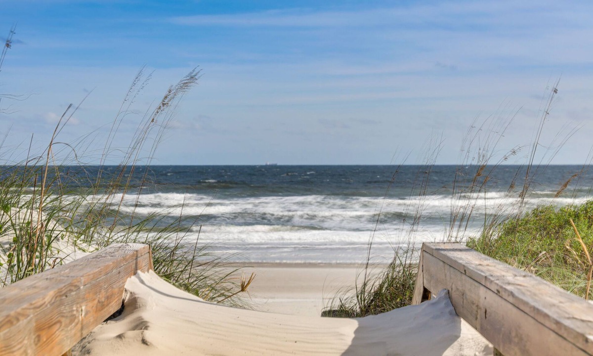 Neptune Beach House | Jacksonville Beach Townhome: Steps to the Sand!