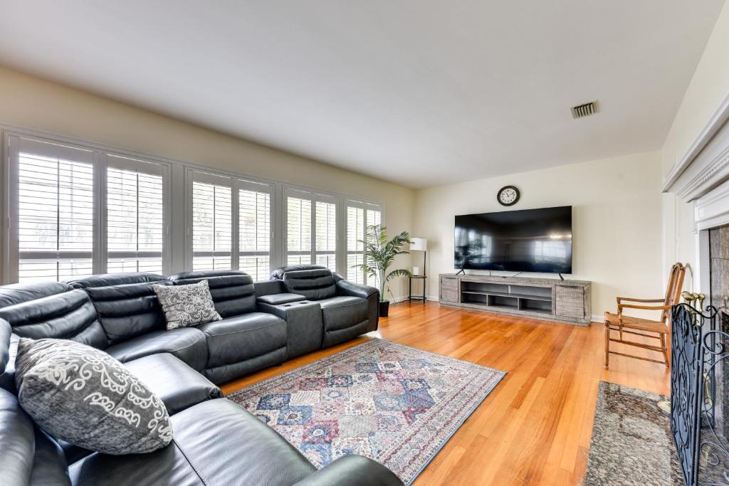 Hollyford House | Jacksonville Vacation Home with Trout River Access
