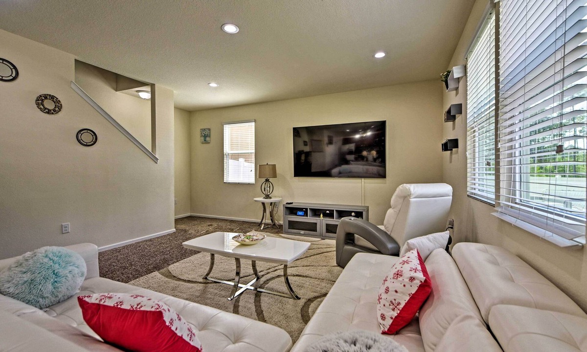 Westside House | Jax Home w/Yard - 10 Mi to Adventure Landing!