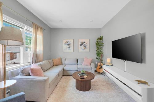 Fairview House | Jersey Haven NYC Next Door - Single car FREE PARKING
