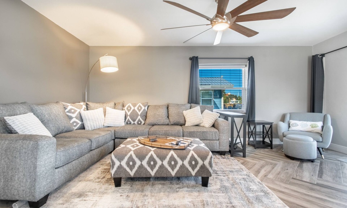 Madeira Beach House | Johns Pass Fisherman's Cove & Cottage