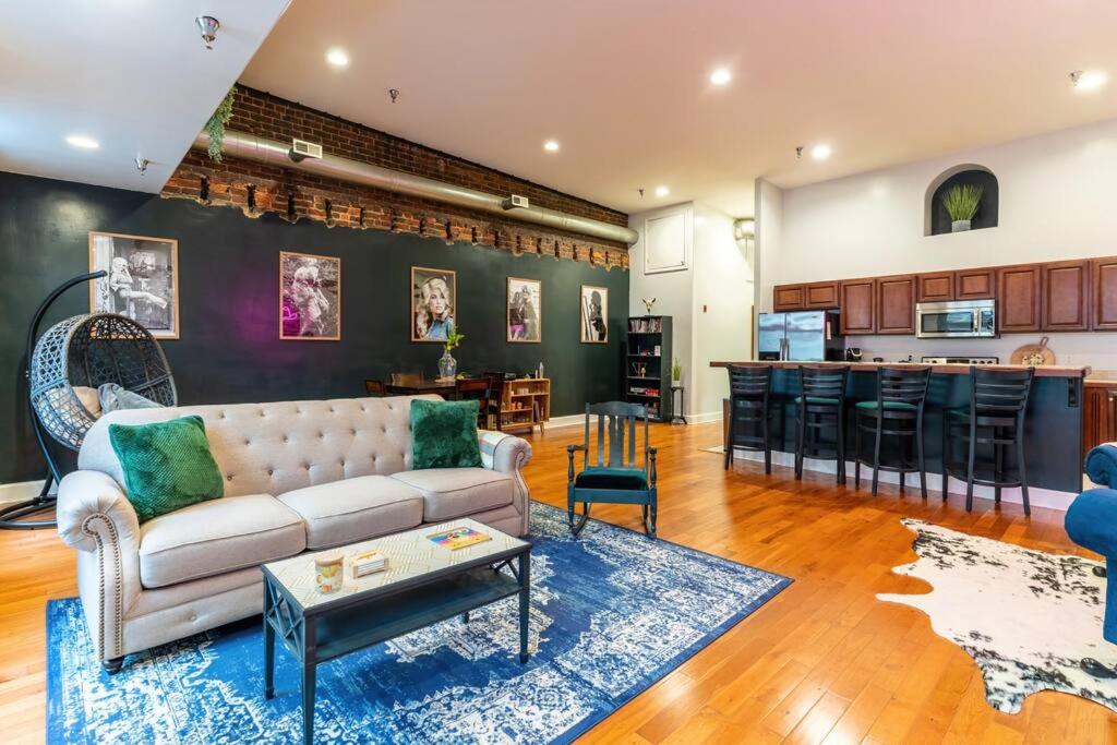 Downtown Knoxville Apartment | Jolene's Hideout - Noise Notice Wed-Sun